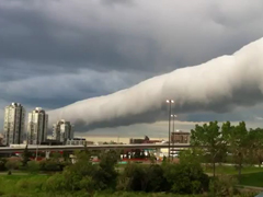 Roll-cloud-over-Calgary,-Ca
