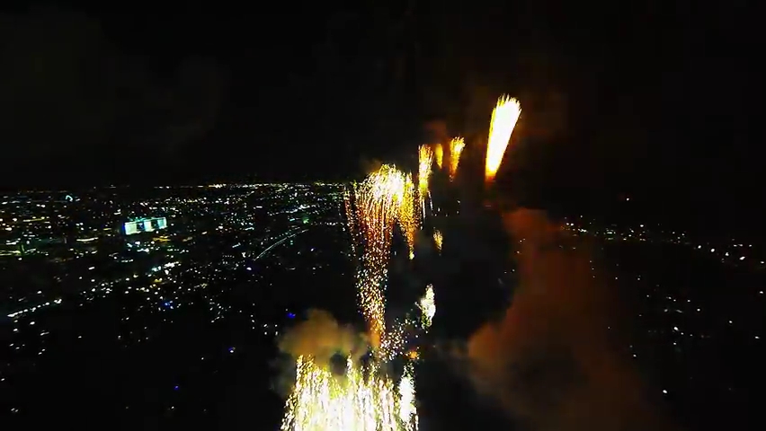 Fireworks filmed with a drone.mp4_000068868
