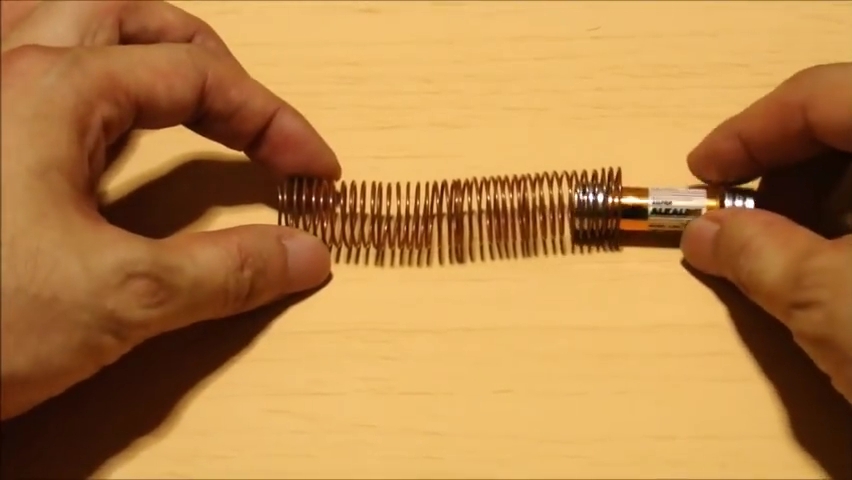 World's Simplest Electric Train 【世界一簡単な構造の電車】.mp4_000021054