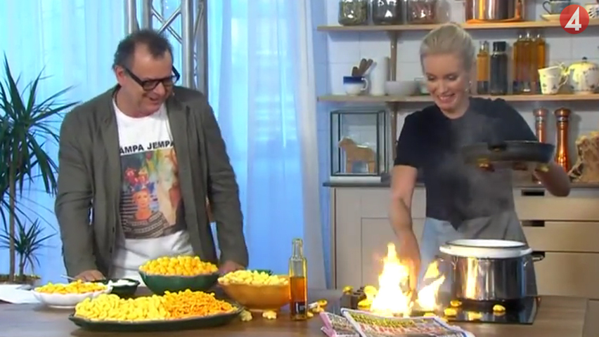 スウェーデンのテレビ番組で料理中に火がでる放送事故ハプニング 爆笑おもしろ映像 動萬 Douman